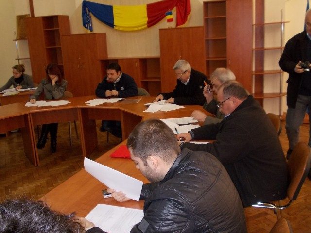 Consiliul local Orşova nu mai face faţă proceselor