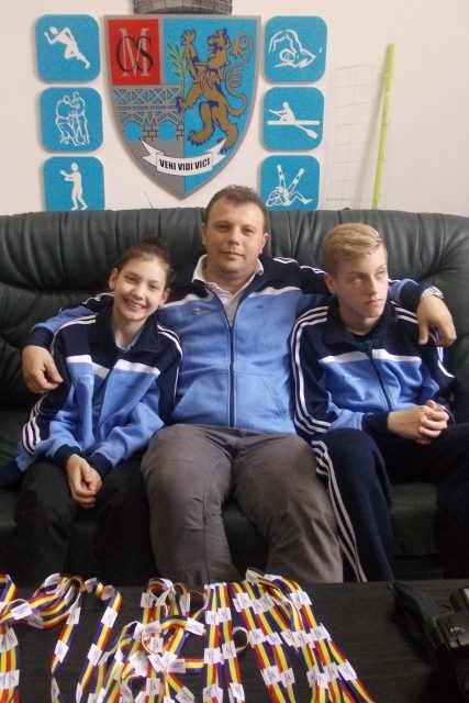 Înotătorii de la clubul severinean s-au întrecut în medalii