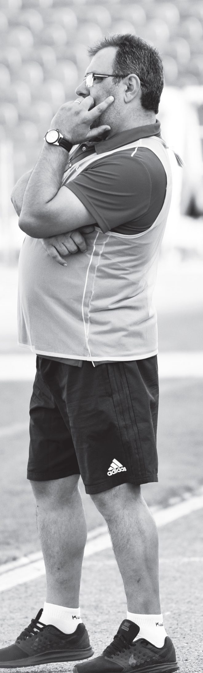 DOUĂ CARTONAȘE ROȘII, DOUĂ GOLURI ȘI… O DEMISIE …