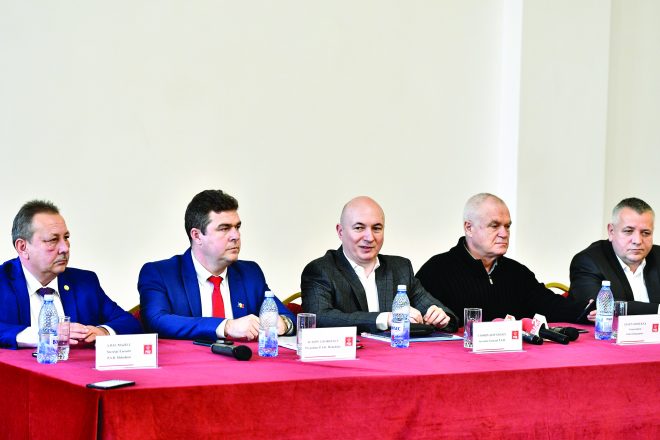 S-au scuturat trei trandafiri de la PSD