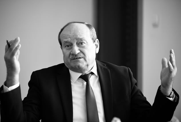 Oameni ai județului, singuri…