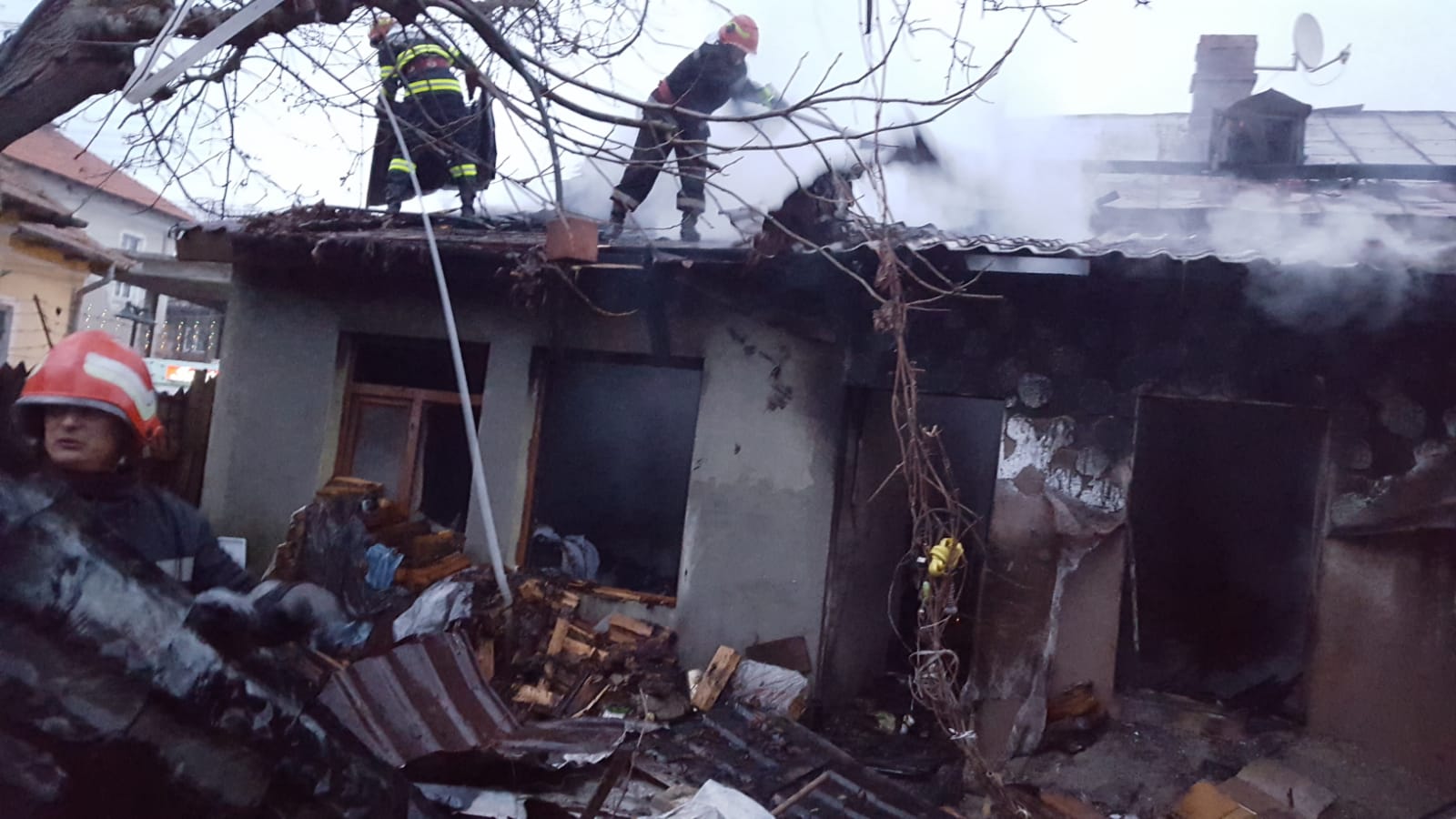 Peste 100 de solicitări în situaţii de urgenţă la ISU Mehedinţi