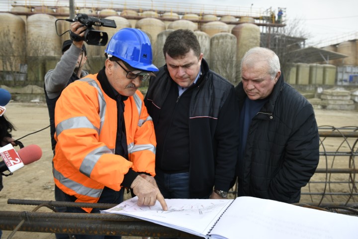 SE LUCREAZĂ LA NOUL POD RUTIER DIN OPRIȘOR