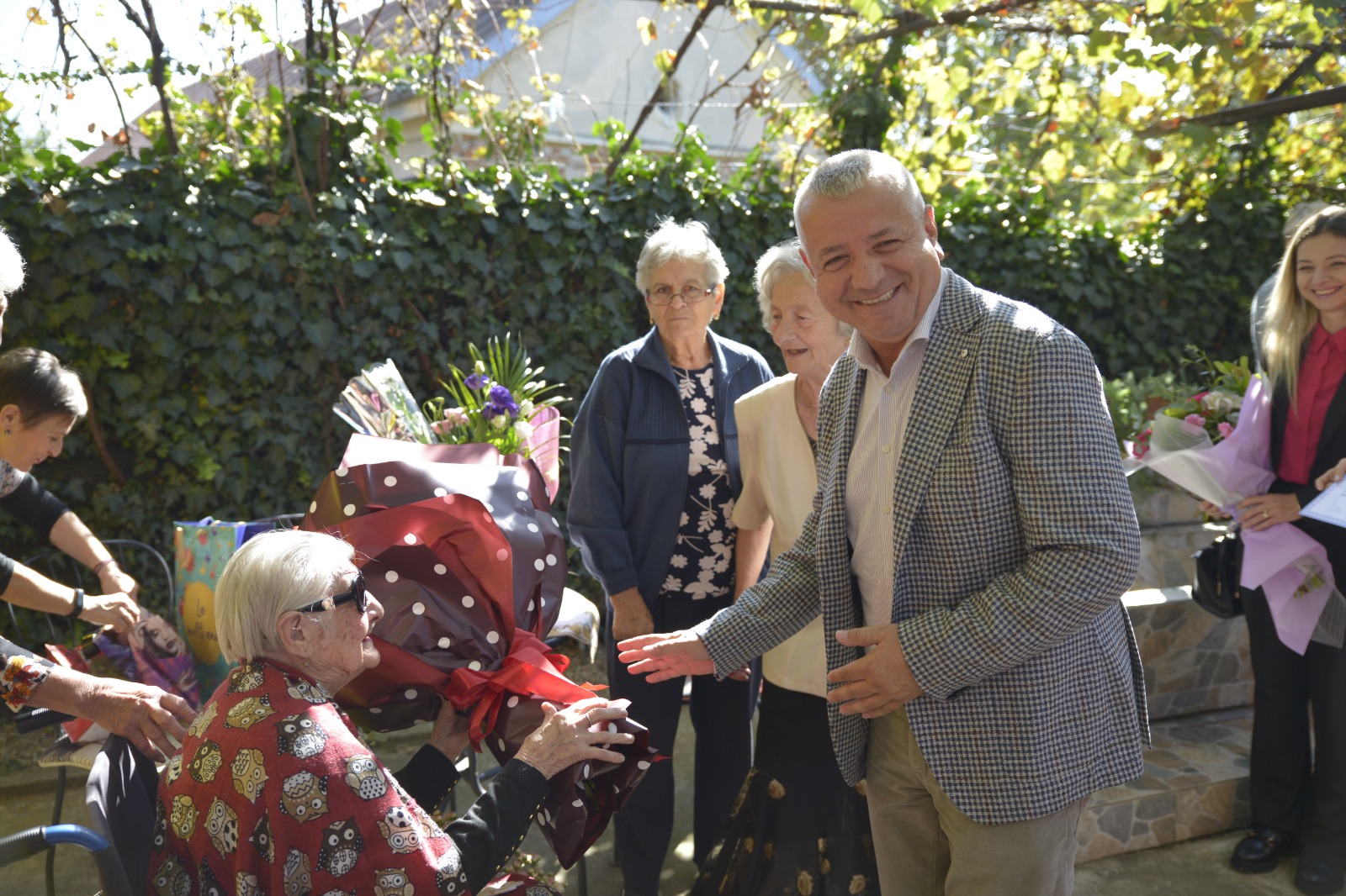 LA MULȚI ANI, DOAMNA PETRIA!