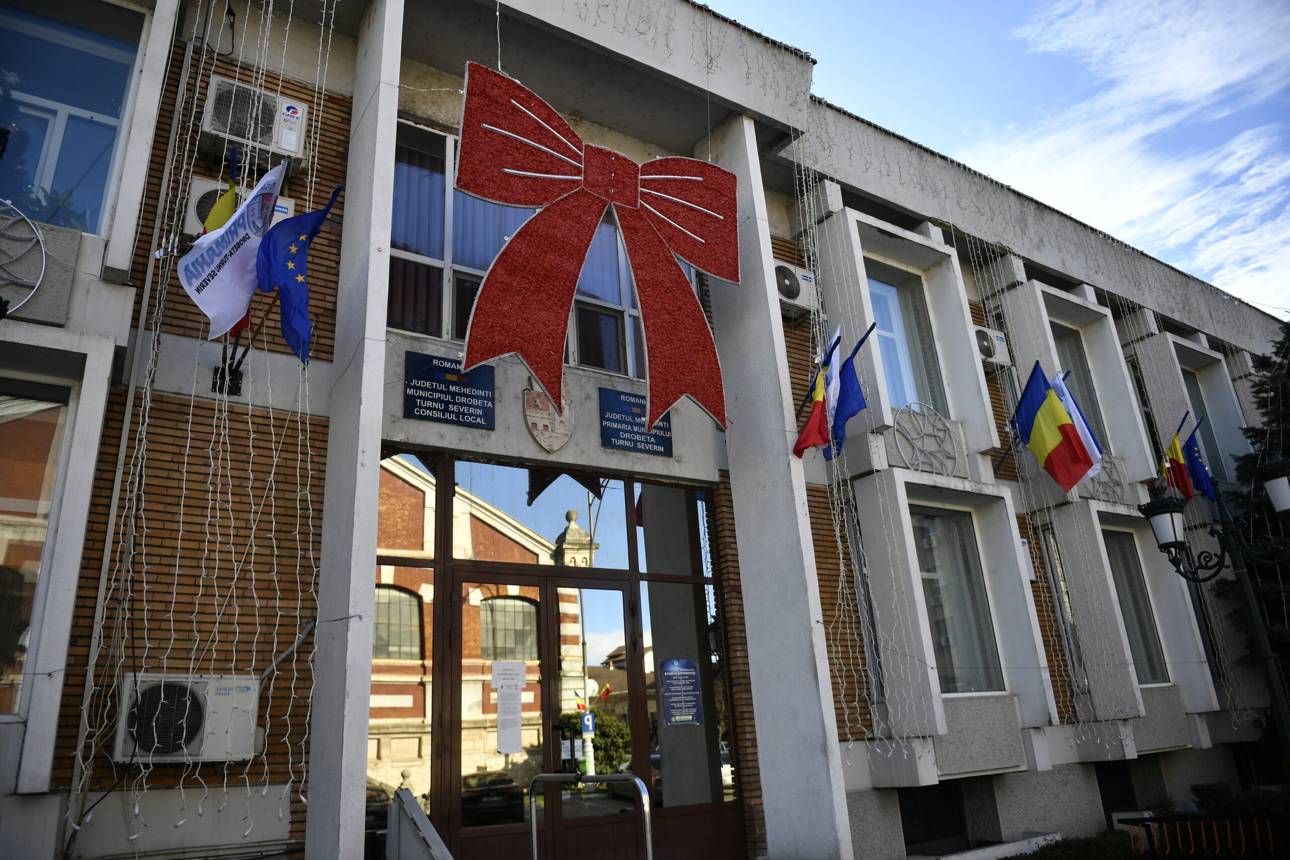 Aleșii locali nu pot face afaceri cu instituțiile publice