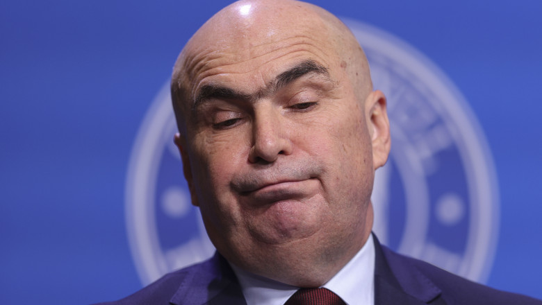 Na, reformă! Alocația SCADE, salariile lor CRESC!