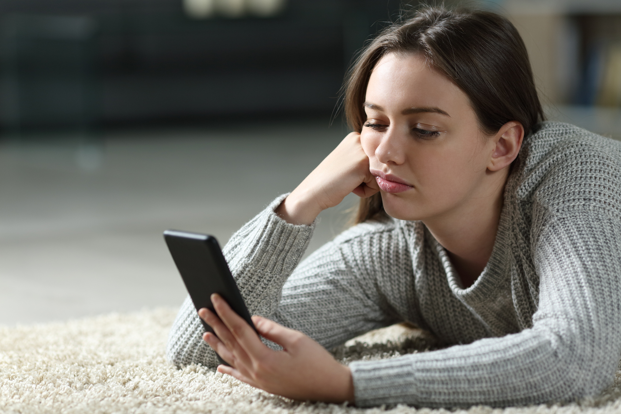 De ce rămân fără răspuns mesajele pe aplicațiile de dating: un nou studiu explică